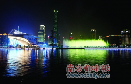 广州塔性感登场 羊城一夜无眠 昨夜亮灯,今日9