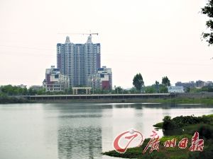 �޶���ˮ�ĺ�լ�Ѿ�����4600Ԫ/ƽ���ס������ڸ�����