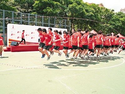 香港40人跳大绳破吉尼斯纪录 同步跳跃5次