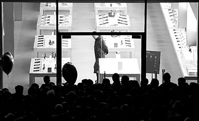 媒体称北京9成排队购苹果新手机者系黄牛所雇人