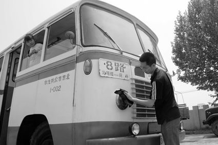 40年前老公交被修复同车型曾做过周总理灵车