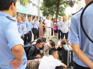 涉嫌组织、领导传销活动罪的李炎成等10名犯罪嫌疑人已被批捕