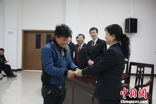 艰辛劳动农民图片大全_农民劳动报酬收入