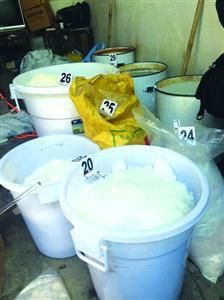 探访僻静深山中制毒工厂:现场气味刺鼻