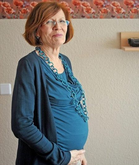 65岁女教师再怀孕 将成年龄最大四胞胎产妇