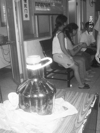 丈夫喝下妻子所制药酒后身亡(组图)