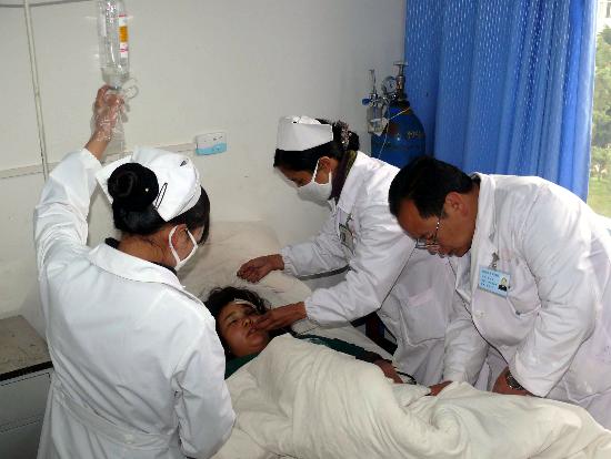 图文:(2)云南武定发生交通事故 8死11伤