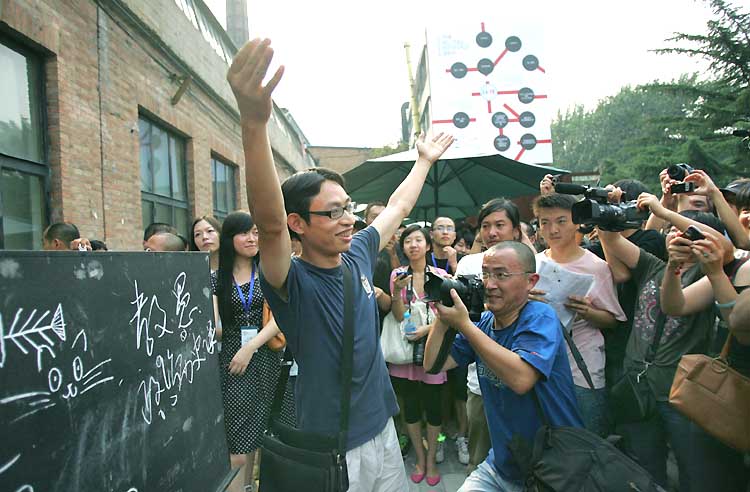 图文范美忠宣布退出双年展