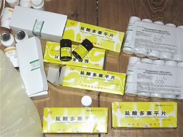 武汉警方查获的成品假药。