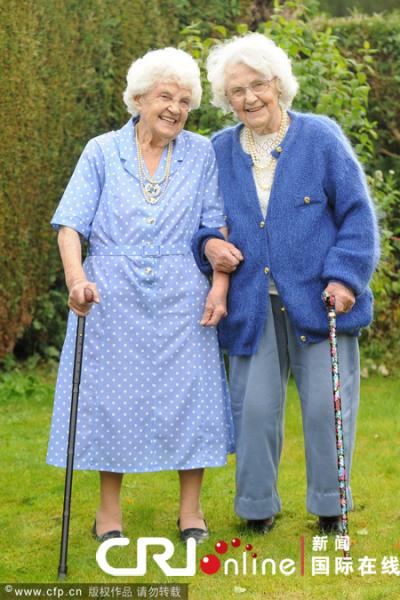 艾娜・普和莉莉・米尔瓦德姐妹成世界最老双胞胎。图片来源：CFP