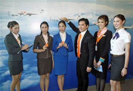 泰国“P・C・AIR”航空公司决定录用3名“人妖”空乘。