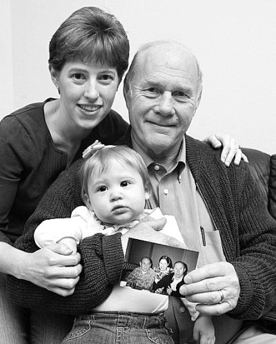 刚满1岁的女婴考特妮・岗耶和她的34岁母亲朱莉娅、65岁外公理查德・斯蒂夫以及已故的曾外公马歇尔・斯蒂夫的生日都在同一天。