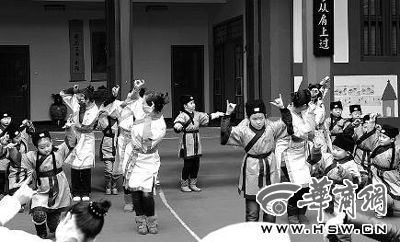 ����ѧ���ں�������ʦ�Ĵ����±��ݡ�����ͼ���������ߺν���