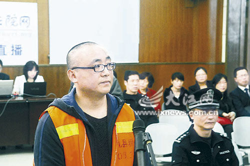 灭门案犯罪嫌疑人徐心联在庭审现场投身公益,精通茶道,涉猎书法