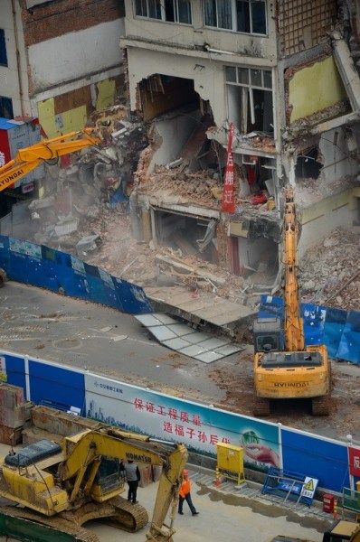 3月28日，江西省南昌市北京东路与上海北路交叉口，强拆现场。