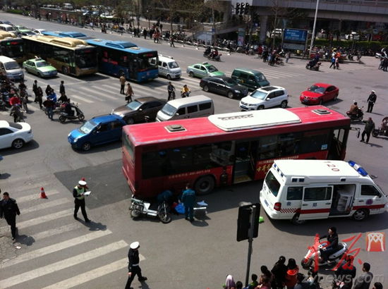 Ů������������ѹ������