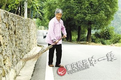 8旬老太連續7年義務清掃公路