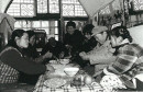 在陕北农家过年包饺子