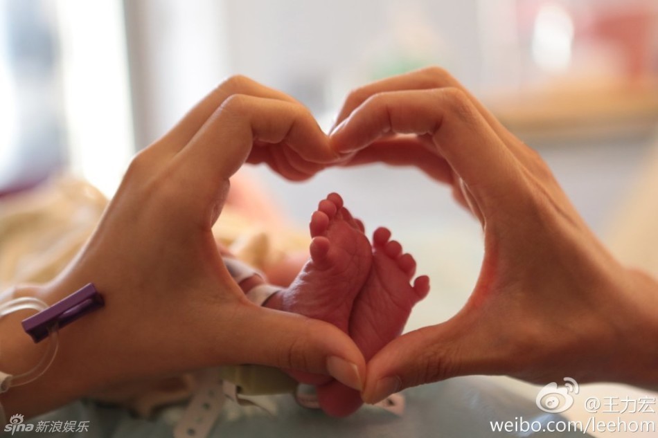 盘点：娱乐圈生孩热！他们都是这样报喜的！