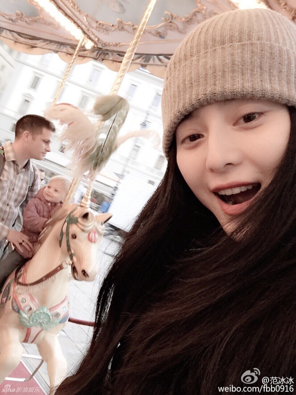 组图：范冰冰自拍全素颜出镜 皮肤白皙眼袋明显