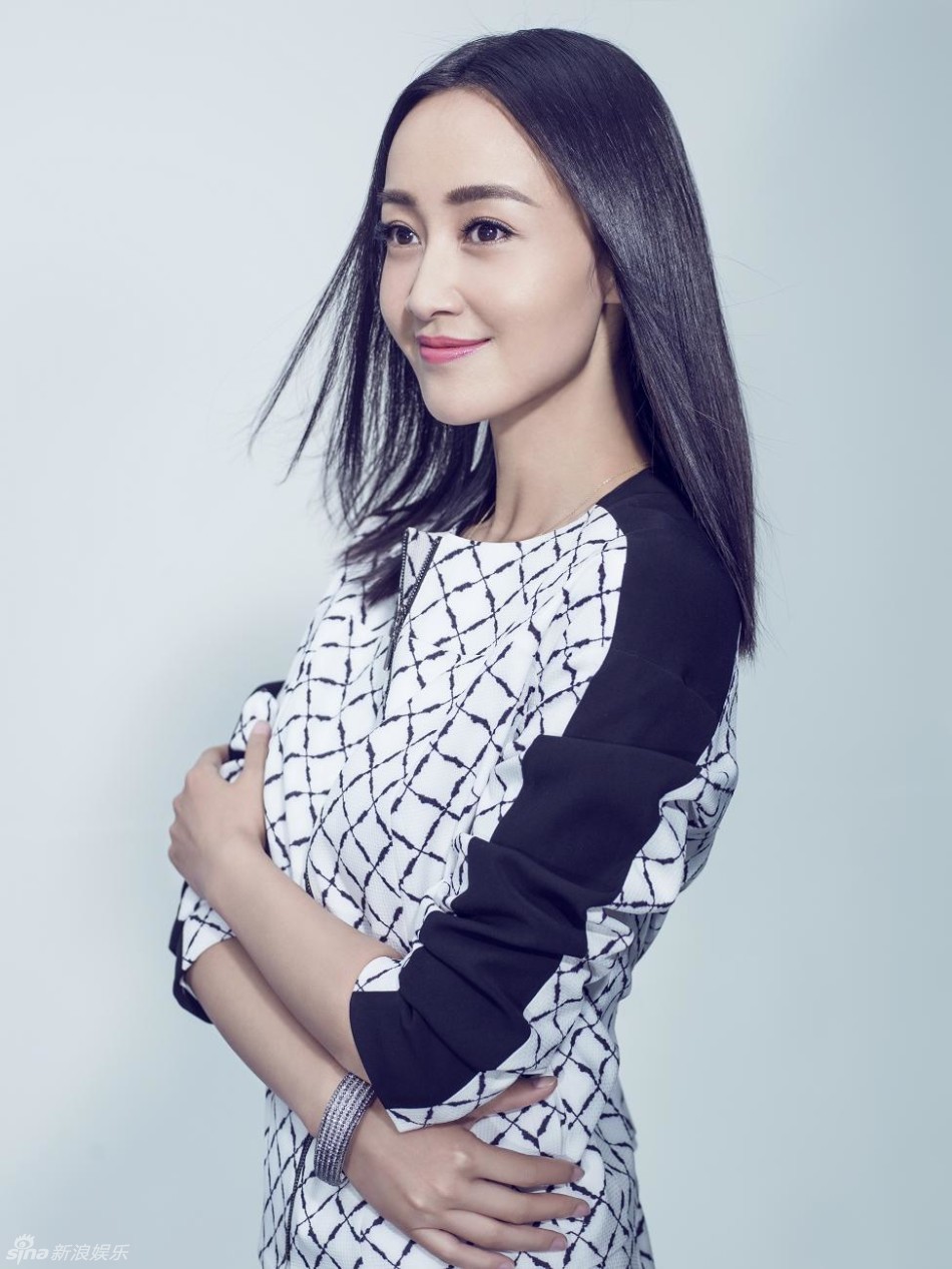 组图：赵子琪早春清新写真 氧气美女优雅迷人