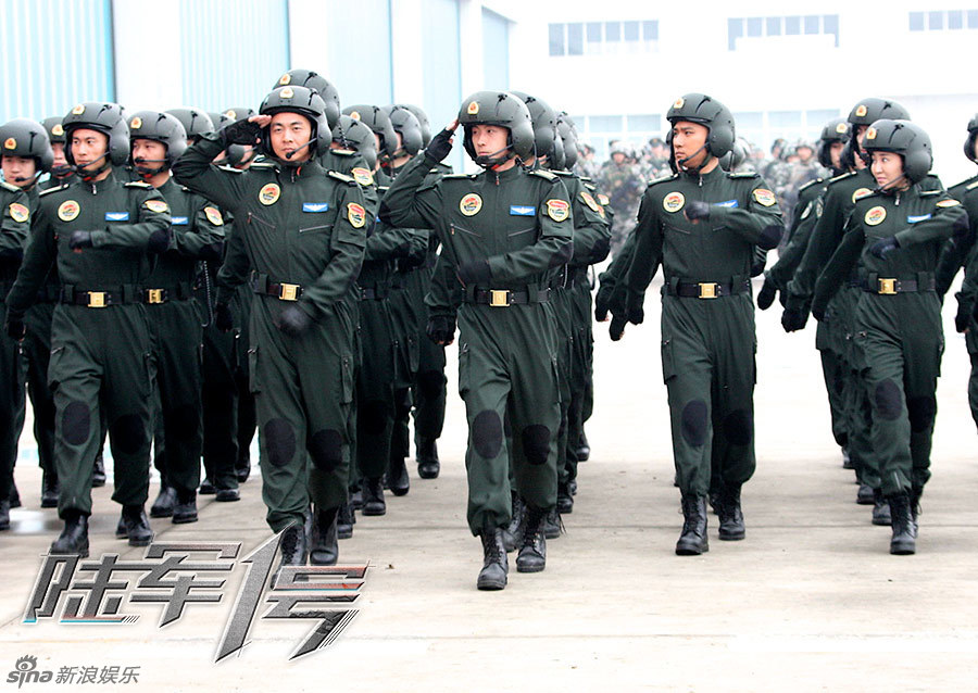 组图：《陆军1号》首曝剧照 飒爽英姿展军魂