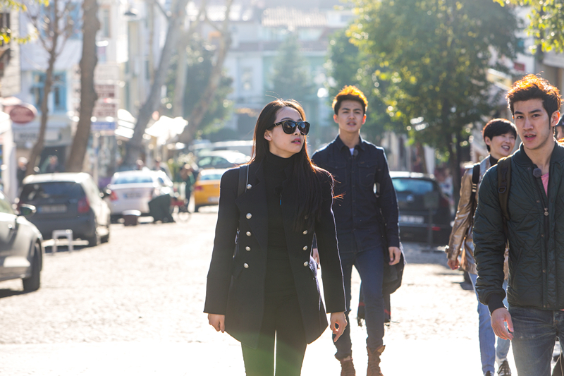 组图：《花样姐姐》宋茜寒风穿热裤遭调侃