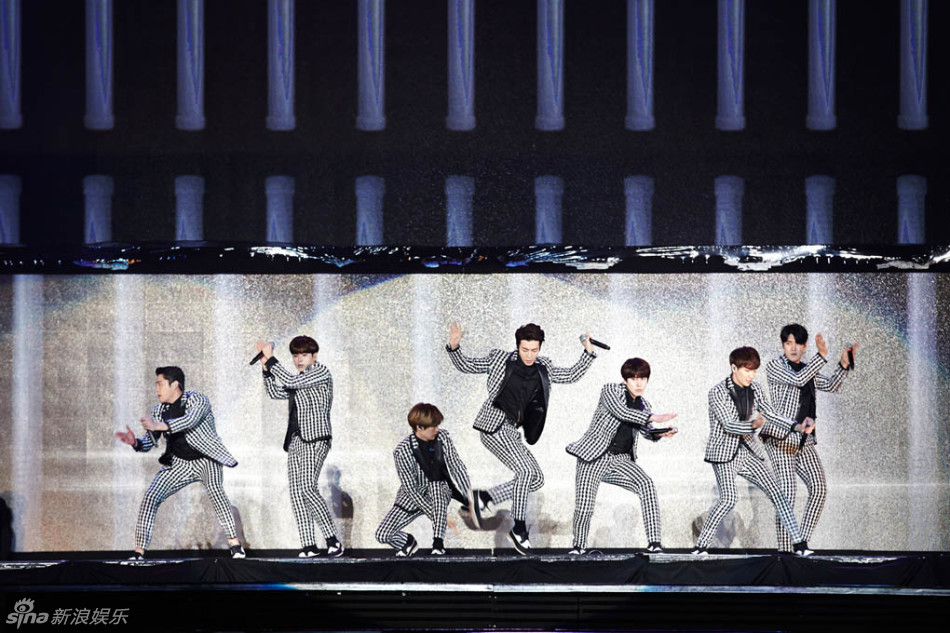 组图：SM家族台湾开唱 神起SJ少时EXO等嗨唱