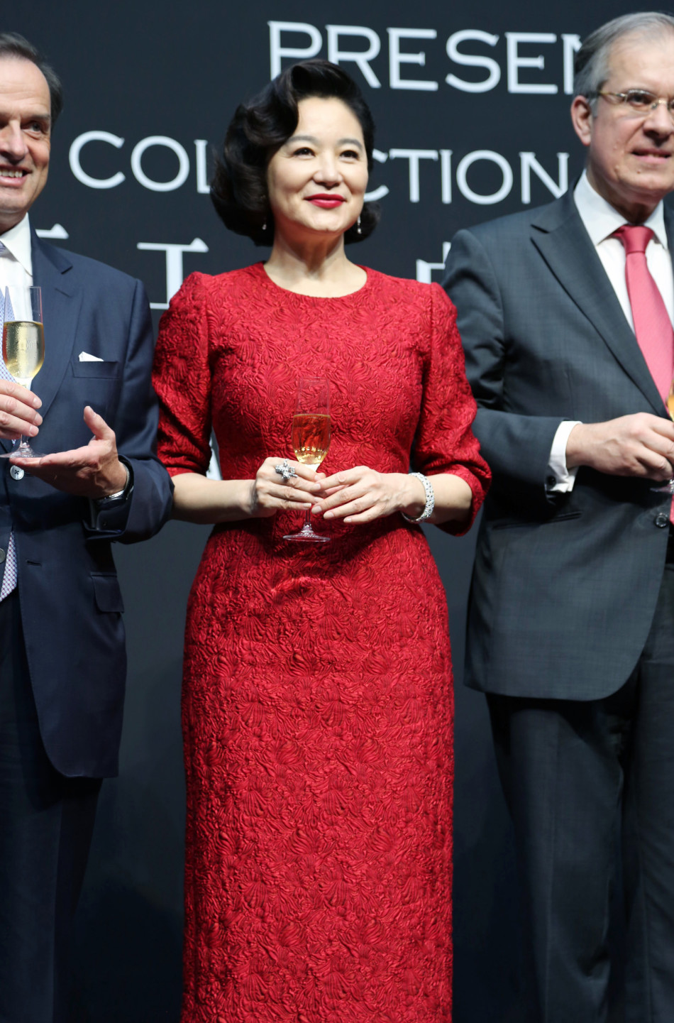 组图：张晓龙彰显绅士品格 见林青霞一秒变粉丝