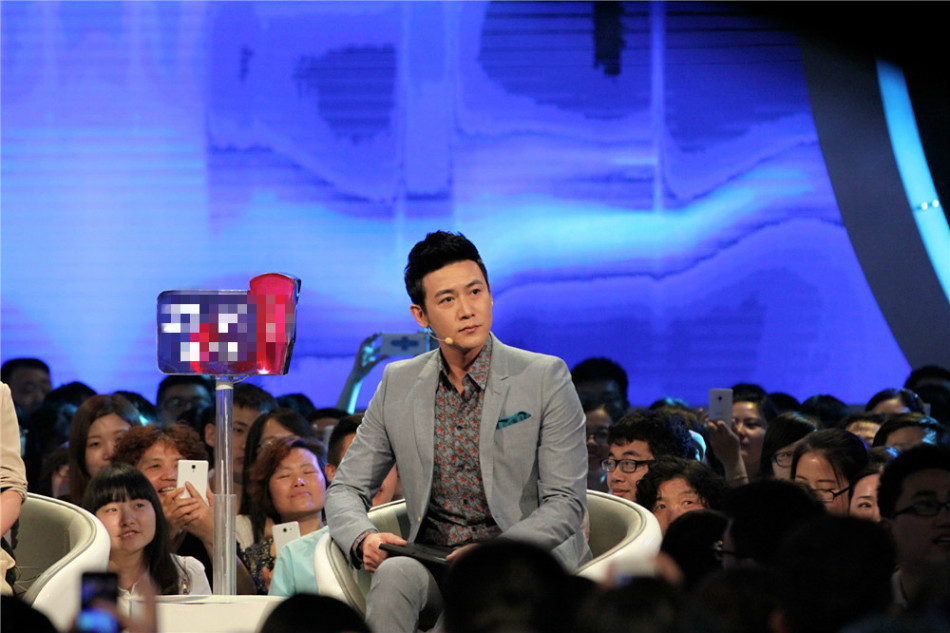 组图：《非诚》陆毅现场连线鲍蕾 高甜度秀恩爱