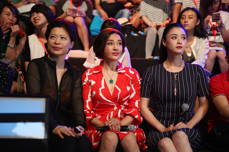 组图：《歌手是谁》见面会 蒋欣自称是冷读高手