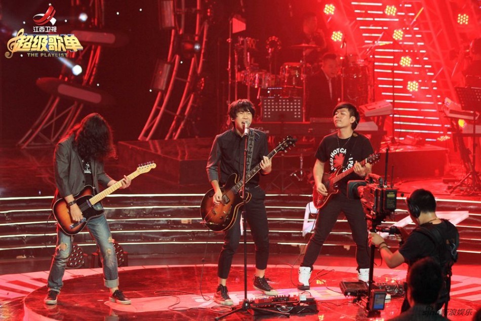 组图：《歌单》白举纲叫板崔健 黄国伦秒变粉丝