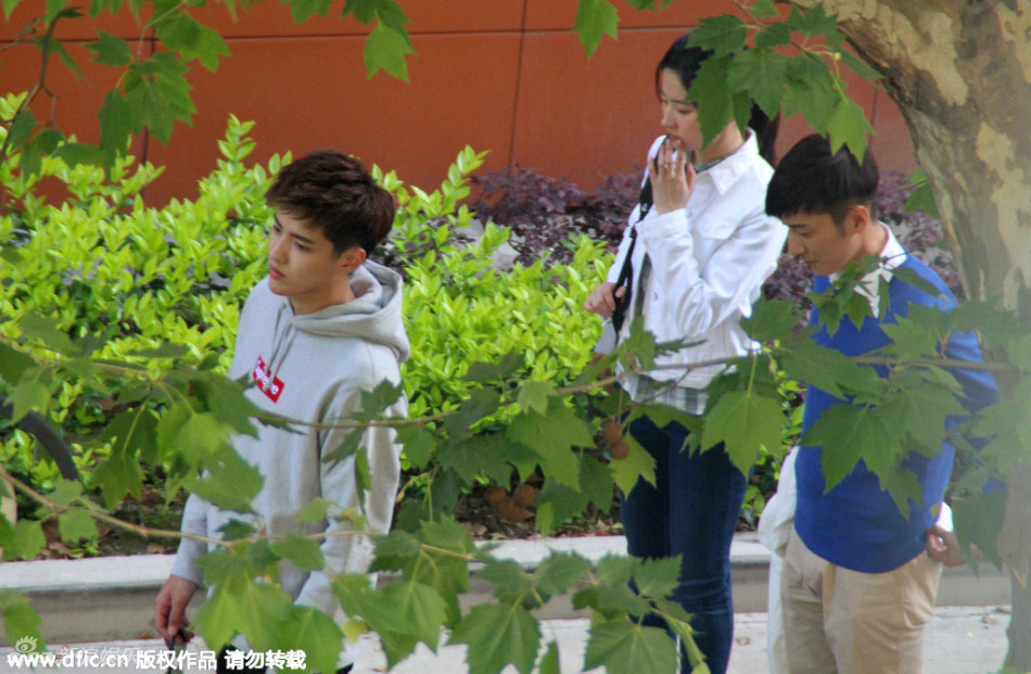 组图：刘亦菲化身国民初恋 吴亦凡秀俊俏侧颜