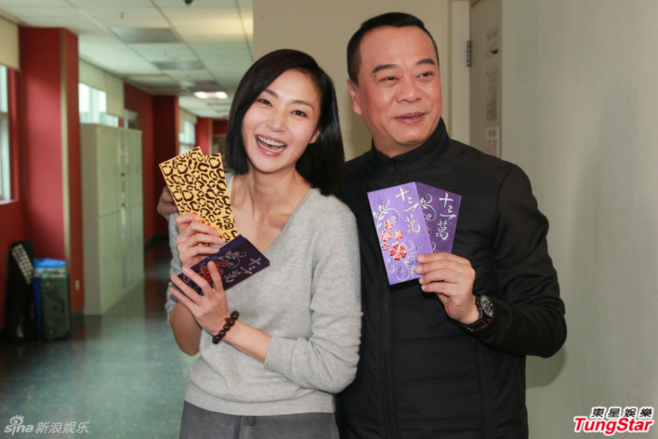 组图：欧阳震华厨房救火很忙乱 偶遇万绮雯