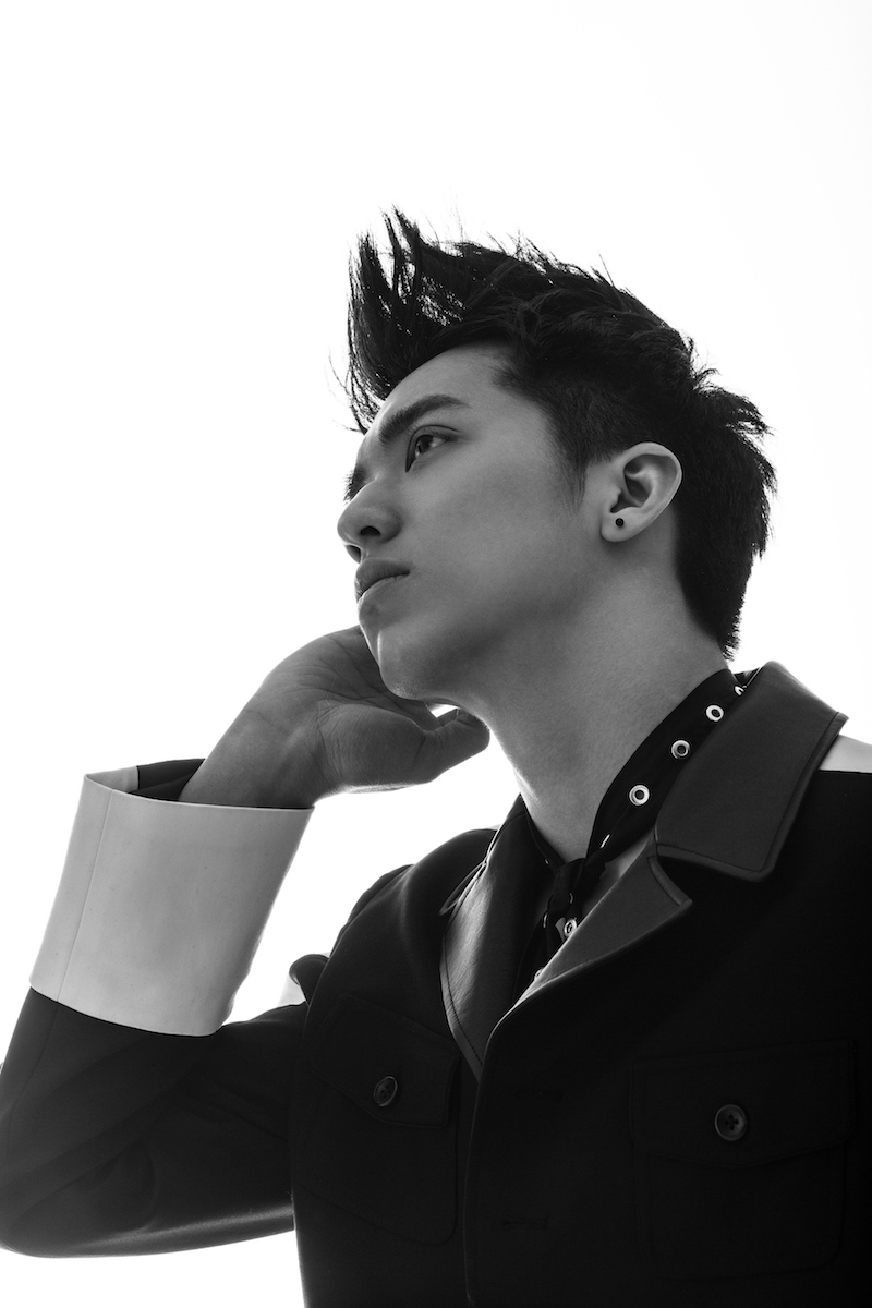 组图：许魏洲首张专辑《Light》预告片发布