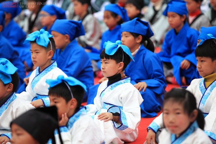 宁波小学生穿汉服学国学礼仪