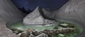 无人机拍摄乔戈里峰冰川神奇夜景：超脱凡尘