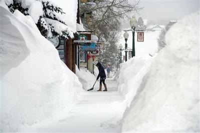 美国大部遭暴风雪袭击 未来几天天气可能更恶