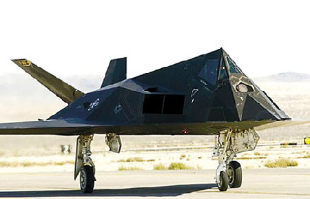 美国第一代隐形战斗机F-117A型夜鹰全部退