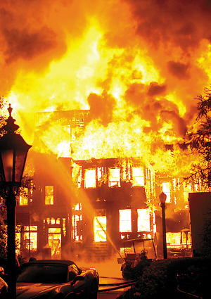美国好莱坞影城起火爆炸