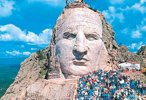 雕刻172米高巨像60年只完成脸部