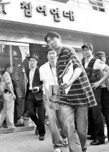 李明博:暴力示威超过忍耐限度