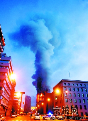 高楼着大火 国外如何救