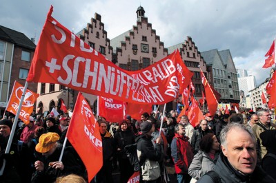德国民众举行针对经济危机和政府救市措施的抗