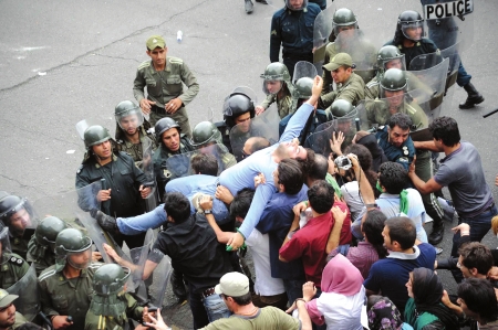 外媒:这是1979年伊斯兰革命以来最大示威