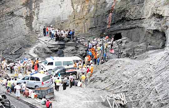 印尼煤矿垮塌事故已造成17人死亡(图)