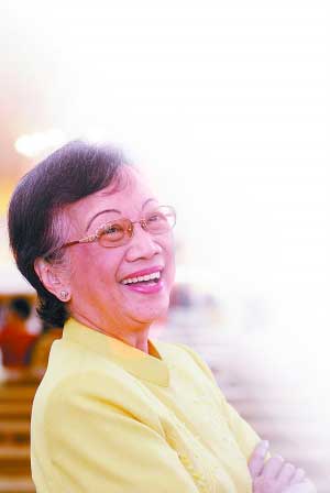 菲律宾前总统阿基诺夫人因结肠癌医治无效去世