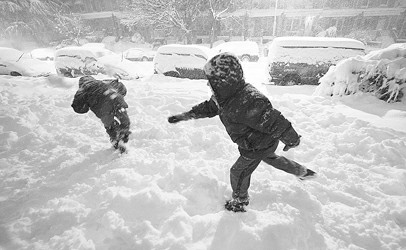 五日,华盛顿儿童在打雪仗