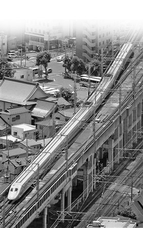 维修车相撞新干线停运 事发日本神户市,没有人