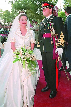 拉尼娅王后岁40美人依旧